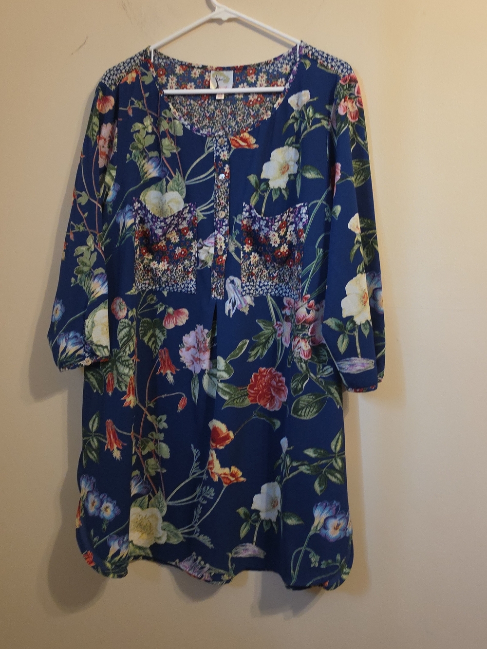 Fig and Flower Navy Floral V-Neck Tunic - Picture 2 of 8